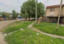 Rescatan a una mujer encerrada por su pareja mientras sus hijos lloraban en la vereda, el hombre fue detenido