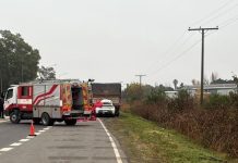 Tragedia en Córdoba: un automovilista se incrustó en el acoplado de un camión y murió