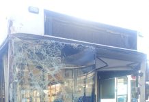 Córdoba: un colectivo perdió el control, chocó contra un centro vecinal y derrumbó una de las paredes