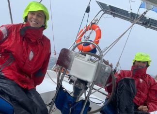 Dejaron su vida en tierra firme, viven en un velero y educan a sus hijos mientras recorren América