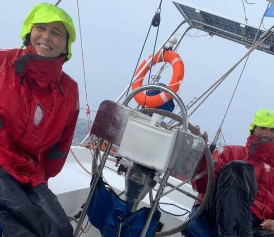 Dejaron su vida en tierra firme, viven en un velero y educan a sus hijos mientras recorren América