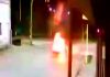 Insólito hecho en Bahía Blanca: un taxista frenó en una esquina por un semáforo en rojo y le explotó el auto