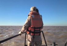 Intensa búsqueda de una embarcación con cinco tripulantes que se perdió en el Río de la Plata