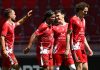 La jugada de Ronaldinho que ridiculizó a Gasly en el partido entre pilotos de la F1 y estrellas del fútbol en Mónaco
