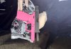 La mentira de la “polihot” echada por filmar videos de OnlyFans para descartar su pistola rosa en un patrullero y las multas del BMW