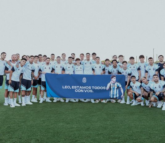 La reacción de Balerdi tras el cariñoso gesto de los jugadores de Argentina a horas del debut en el Mundial: “Despertarme y ver esta foto me emociona mucho”