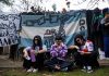 Las 24 mejores fotos del último adiós al Indio Solari: miles de fanáticos se congregan en Avellaneda