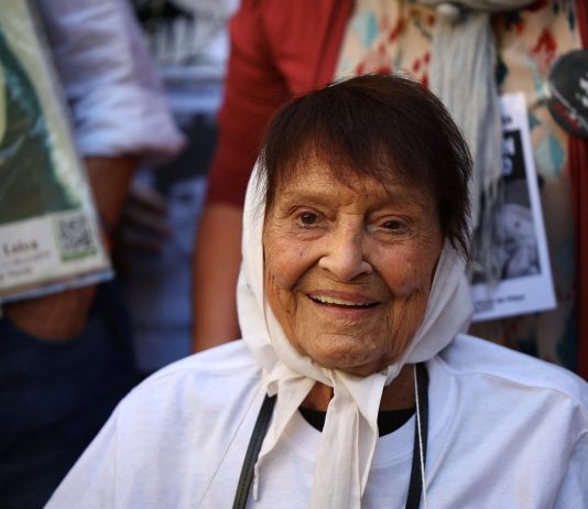 Murió Taty Almeida, presidenta de Madres de Plaza de Mayo e histórica referente de la lucha por los derechos humanos