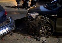 Perdió el control y chocó contra un auto estacionado en Liniers: hay un herido