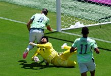 Recibió un brutal golpe en la cabeza, pero le cobraron falta en contra: por qué acertó el árbitro en sancionar el penal en Qatar-Suiza en el Mundial