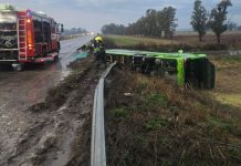 Carmen de Areco: un micro cayó de un puente en la ruta 7 y hay varios heridos