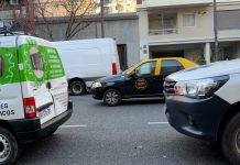 Chocaron una camioneta y una ambulancia en Caballito: un herido