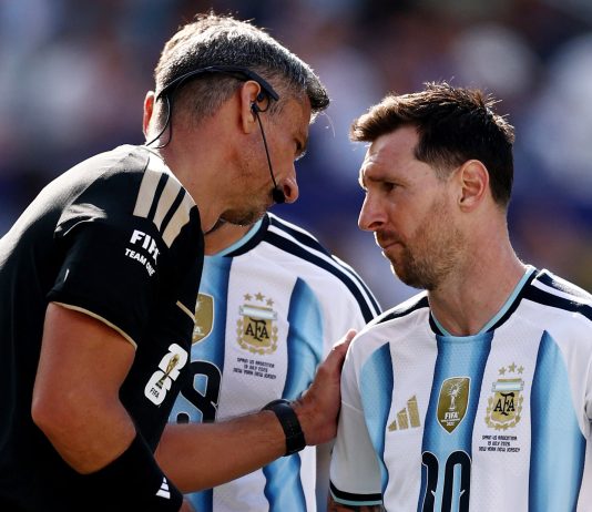 El árbitro de la final del Mundial entre Argentina y España habló por primera vez: la charla que tuvo con Lionel Messi