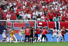 El empujón de Haaland antes del córner que anuló el gol de Noruega ante Inglaterra: la nueva regla para el Mundial que aplicó el VAR