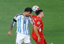 El homenaje de la selección argentina para Antonio Rattín en el partido frente a Suiza por el Mundial