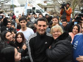 El tierno mensaje que la familia de Lionel Scaloni pegó en la puerta de su casa en Pujato