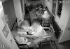 Investigan a un empleado de un geriátrico por presunto maltrato a dos adultas mayores: los repudiables videos