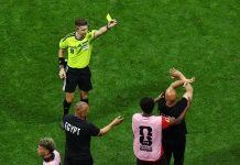 Qué significa el gesto que le hizo el técnico de Egipto al árbitro durante la derrota ante Argentina en el Mundial 2026