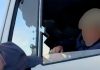 Un camionero cometió cinco infracciones simultáneas en la autopista Acceso Oeste y fue detenido