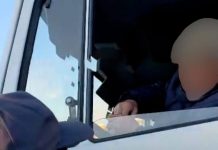 Un camionero cometió cinco infracciones simultáneas en la autopista Acceso Oeste y fue detenido