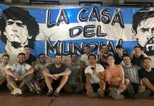 Veinte amigos alquilaron una casa para vivir juntos el Mundial: home office y visitas familiares