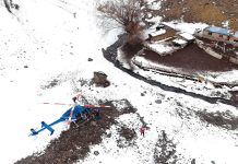 Con un operativo aéreo rescataron a una pareja de puesteros aislada por las nevadas en Neuquén