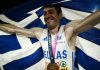 Ganó la medalla de oro en atletismo, pero durante una nota en vivo se dio cuenta de un descuido y su reacción generó la risa del cronista