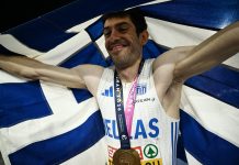 Ganó la medalla de oro en atletismo, pero durante una nota en vivo se dio cuenta de un descuido y su reacción generó la risa del cronista