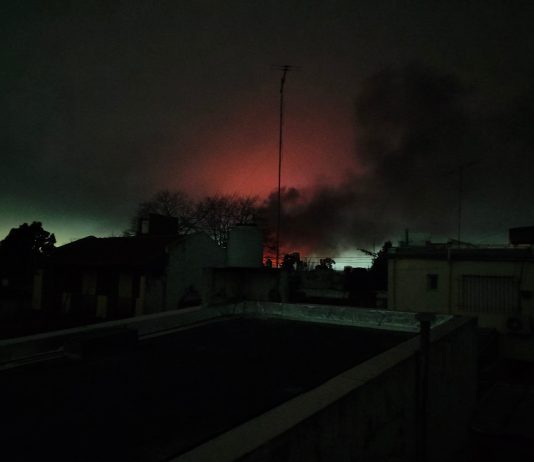 Gran apagón en La Plata por el incendio que se desató en una central eléctrica de Tolosa