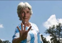 La historia de la jugadora argentina que le hizo cuatro goles a Inglaterra y abrió el camino para el fútbol femenino