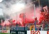 Lanzamiento de bengalas, invasión de cancha y policías a caballo: caos en un derbi de Alemania que terminó con 85 heridos