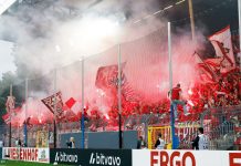 Lanzamiento de bengalas, invasión de cancha y policías a caballo: caos en un derbi de Alemania que terminó con 85 heridos