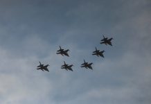 Los aviones de combate F-16 sobrevolaron la Ciudad de Buenos Aires por el 114° aniversario de la Fuerza Aérea Argentina