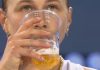 “¿Qué es eso?”: el misterio en torno a la extraña bebida que tomó una tenista en medio de un partido del Masters de Cincinnati