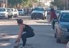 Tensión en Avellaneda: policías sufrieron una salvaje agresión vecinal cuando intentaban remolcar un auto mal estacionado