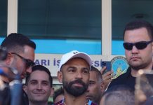 Tras su despedida de Liverpool, Mohamed Salah aterrizó para firmar en su nuevo club y tuvo un masivo recibimiento en el aeropuerto