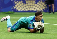 Un histórico de Inglaterra propuso al Dibu Martínez como refuerzo del Chelsea: “Alguien como él tiene que llegar”