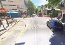 Un repartidor cruzó en bicicleta con la barrera baja y murió atropellado por una formación del tren Sarmiento en Flores