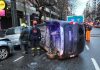 Una camioneta chocó contra un auto y volcó en el barrio porteño de Almagro: tiene 10 multas por exceso de velocidad
