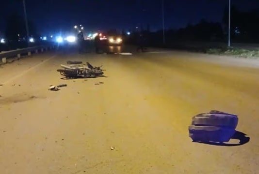 Una joven murió al chocar con su moto contra un auto: era madre de dos hijos