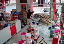 Video: por una maniobra en “U”, un auto chocó contra otro e impactó contra una vidriera en La Plata