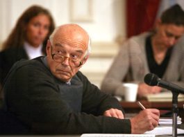 El cura represor Christian von Wernich, preso por crímenes de lesa humanidad, pidió un permiso para ver al papa León XIV