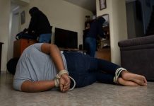 Encapuchados, irrumpieron en una casa, maniataron a su dueño y se llavaron 21 mil dólares en San Juan