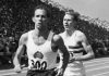 Frenó en plena carrera para ayudar a un rival, perdió el récord mundial y aun así ganó: “De las mejores acciones en la historia del deporte”