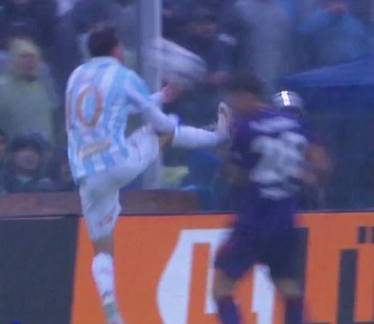 La brutal patada voladora a Martínez Quarta a los 12 minutos que terminó con la expulsión de Nicola en Atlético Tucumán-River Plate