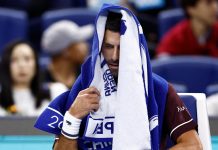 Novak Djokovic volvió a ganar un partido luego de tres meses, pero dejó otra imagen preocupante tras sus recientes problemas de salud