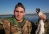 Quién es el influencer santafesino que fue denunciado por cazar aves protegidas en la Laguna Setúbal