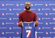Sorpresa en la NBA: una estrella de los 76ers debutó como boxeador en Nigeria a días para el inicio de la temporada