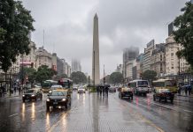 Vuelve la lluvia, el frío y hay alerta por sudestada: cómo estará el clima durante el fin de semana en el AMBA