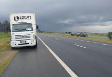 Choque múltiple en la Ruta 2: murió un joven conductor tras impactar contra una camioneta y un camión